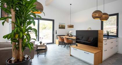 Apartment 'Omas Rhön-Garten' with Mountain View, Shared Terrace and Wi-Fi