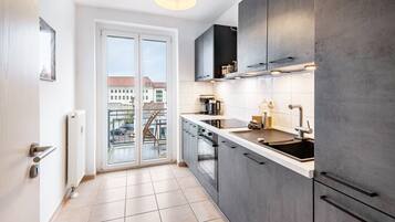 Geladeira, micro-ondas, fogão, cooktop