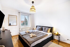 2 bedrooms, iron/ironing board, WiFi, bed sheets