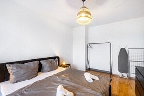 2 bedrooms, iron/ironing board, WiFi, bed sheets