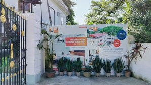 A gated entrance with a sign advertising a luxury boutique hotel in Siliguri. - Hotel Insta 18 (Siliguri)