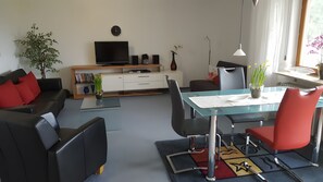 Téléviseur, lecteur de DVD, chaîne audio