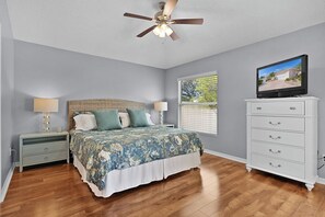 3 bedrooms, iron/ironing board, Internet, bed sheets - 3-bedroom Courtyard Villa centrally located within The Villages (The Villages)