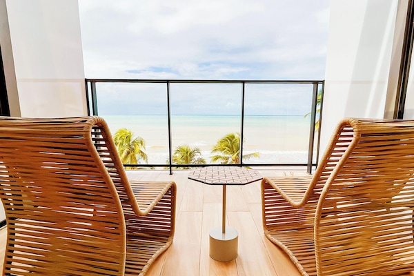 Luxury Apartment, 1 Queen Bed | Beach/ocean view