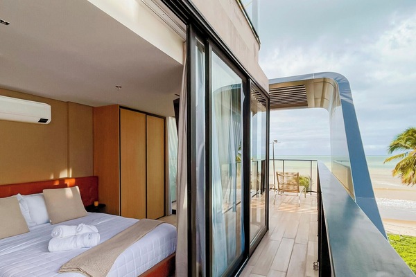 Deluxe Apartment, 1 Queen Bed | Beach/ocean view