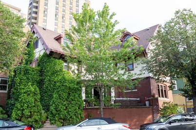 Charming 2 room studio apartment in fabulous Minneapolis with AC