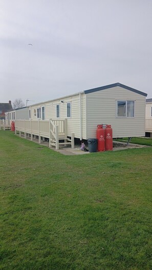 Exterior - 3 Bed-sleeps 8-free Parking-10 Min to Beach (Skegness)