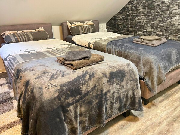 Apartment | Iron/ironing board