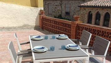 Apartamento | Restaurante al aire libre