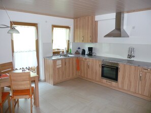 Geladeira, fogão, cooktop, lava-louças