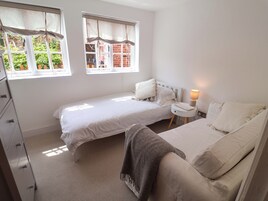 4 dormitorios, decoración individual, mobiliario individual