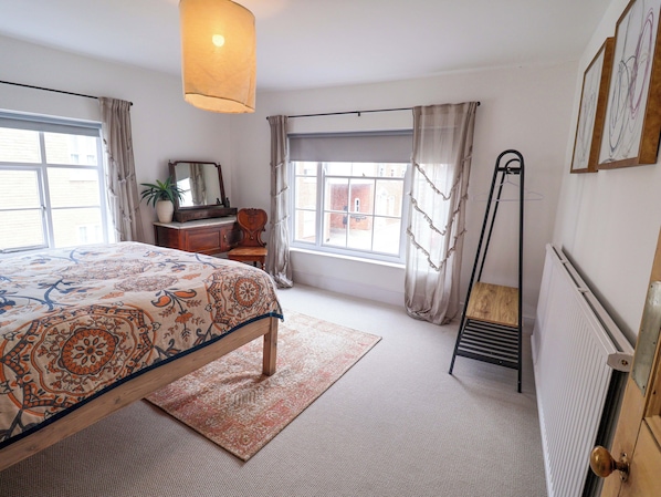 4 habitaciones, decoración personalizada y muebles diferentes 