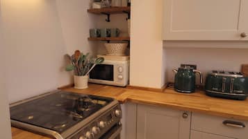 Dishwasher, cookware/dishes/utensils