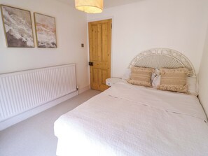 4 bedrooms, individually decorated, individually furnished, free WiFi