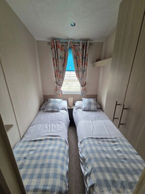 Iron/ironing board, free WiFi, bed sheets - Lovely Caravan Number 96 Three Lochs Holiday Park (Newton Stewart)