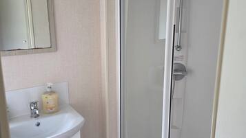 Shower, towels