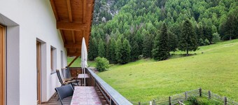 Apartment 'Pirchahof Alpenglühn' with Mountain View, Shared Terrace and Wi-Fi