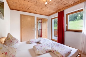 2 bedrooms, WiFi, bed sheets