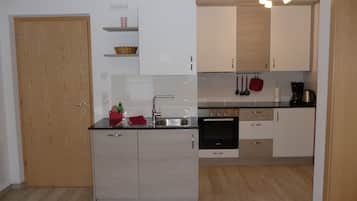 Geladeira, fogão, cooktop, lava-louças