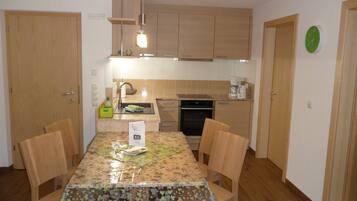 Kühlschrank, Ofen, Herdplatte, Geschirrspüler