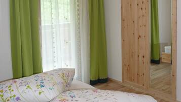 2 bedrooms, WiFi, bed sheets