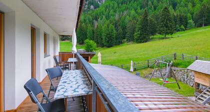 Apartment 'Pirchahof Waldruhe' mit Bergblick, gemeinsamer Terrasse und WLAN