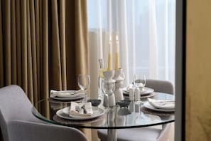 Penthouse Luxe, balcon, vue ville | Coin séjour