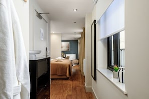 Exclusive Studio, Balcony, City View