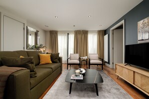 In-room safe, iron/ironing board - City of London  Your Apartment (London)