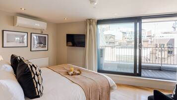 Luksus-loftsleilighet, balkong, byutsikt | Safe på rommet og strykejern/-brett