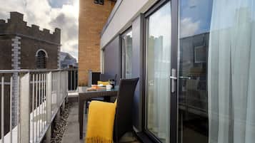 Exclusive Studio, Balcony, City View | Terrace/patio