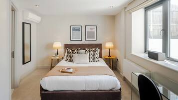 Comfort Apartment | In-room safe, iron/ironing board