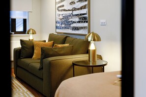 Studio – executive | Oppholdsområde | En 42-tommers smart-TV med digitale kanaler