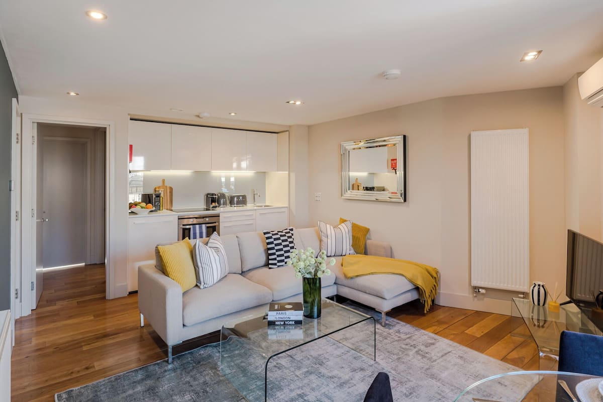 Superior Apartment, Balcony, City View | Living area