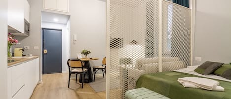 デラックス アパートメント キングベッド 1 台ソファーベッド付き キッチン | リビング エリア