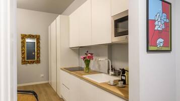 Frigorifero, macchina per caffè espresso, macchina per tè/caffè