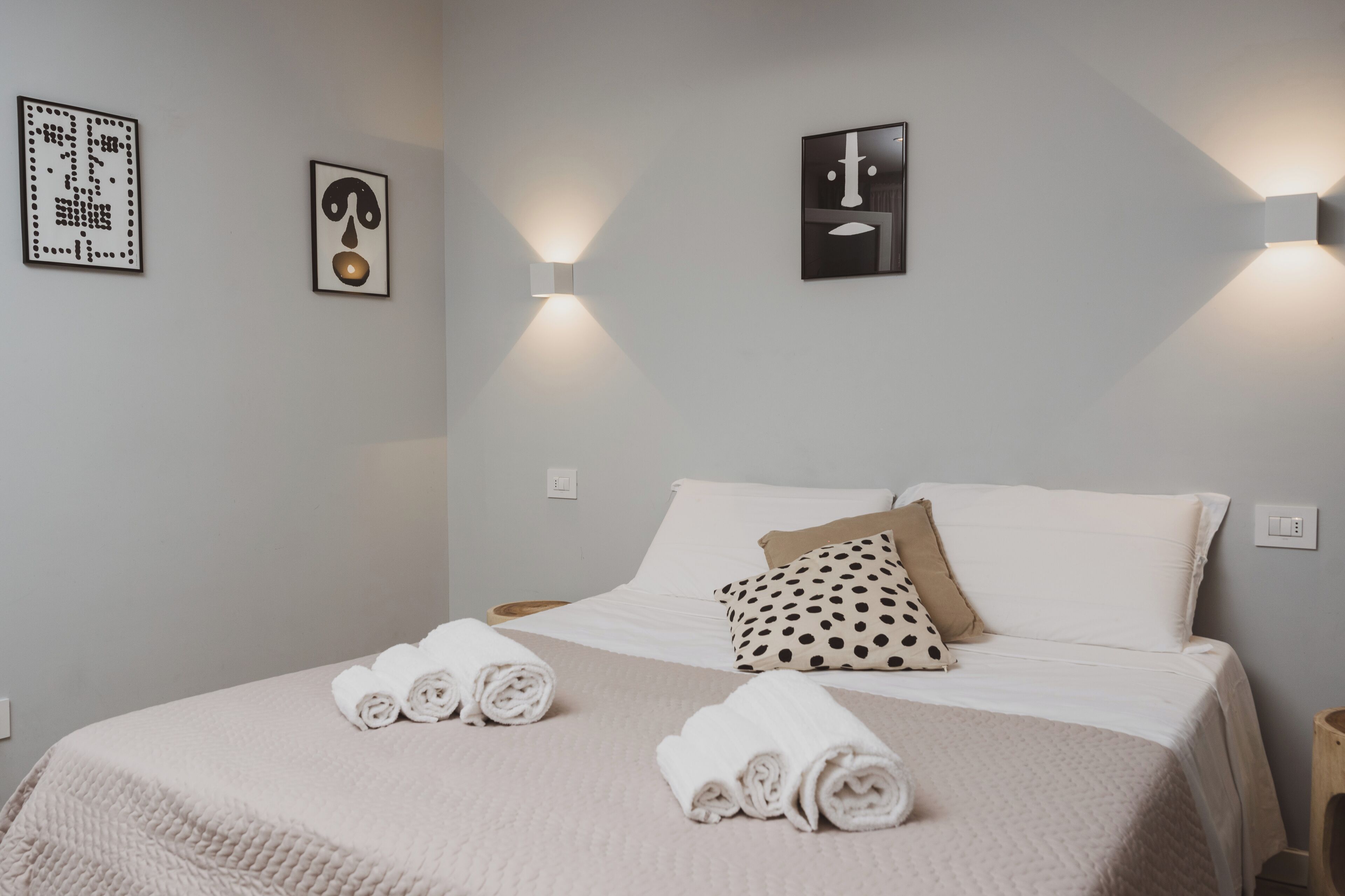 Habitación doble Confort, vista al patio | Decoración personalizada y muebles diferentes 