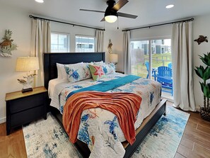 3 bedrooms, iron/ironing board, internet, bed sheets - Inn at Dolphin Bay | Downtown, Garden View (Rockport)