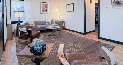 Stylish 1Br Near Main St | The Troubadour Suite