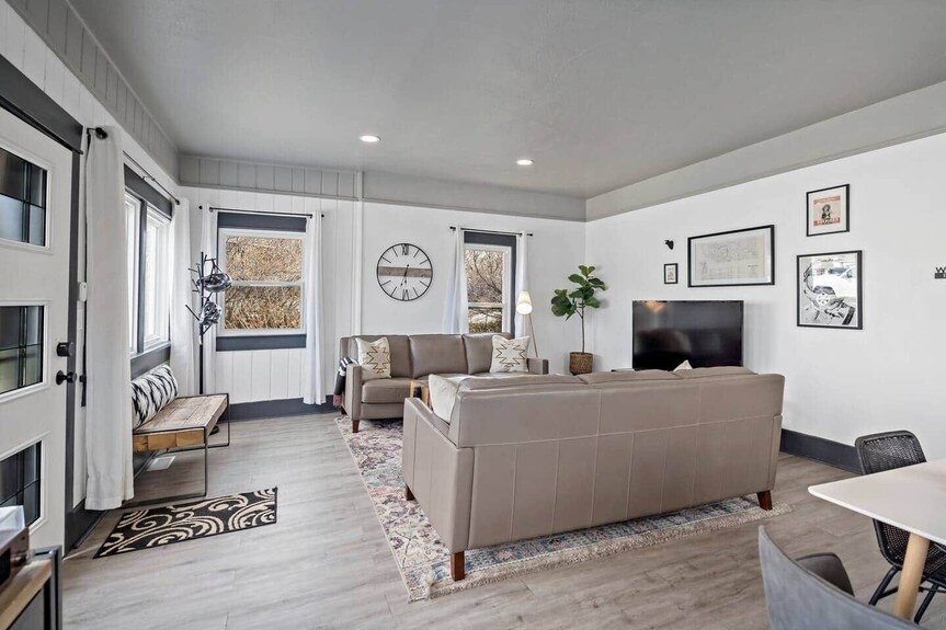 Quiet Spot W/ Fenced Yard |The Stardust Bungalow - Sheridan, WY