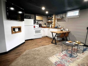 Geladeira, micro-ondas, fogão, cooktop