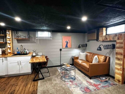 Cozy Basement w/King Bed |The Yonder Suite