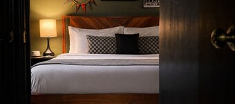 Cozy Basement w/King Bed |The Rambler