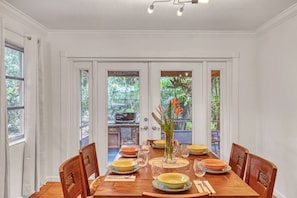 Dining - 4br/2ba Zen Garden mins to adventures (Stuart)