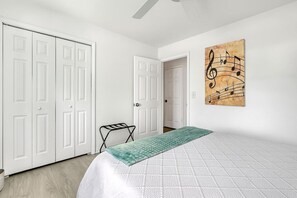 4 bedrooms, iron/ironing board, free WiFi, bed sheets