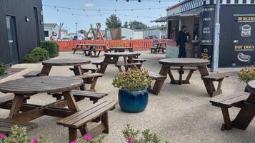 Tempat makan outdoor