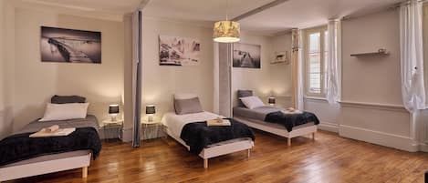 3 bedrooms, iron/ironing board, internet, bed sheets
