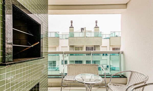 Outdoor dining - Lindo e Espacoso Apartamento nos Ingleses Sdo206 (Florianópolis)