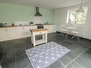 Køkkentøj/tallerkener/redskaber