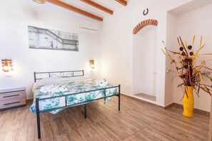 3 chambres, fer et planche à repasser, Wi-Fi, draps fournis